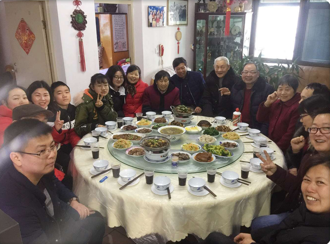 除夕夜，四代同堂過(guò)新年。（當(dāng)陽(yáng)公司生產(chǎn)企劃部  張燕）.jpg